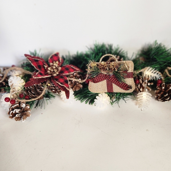 PRESENT & BOW CLIP ON CHRISTMAS ORNAMENT - Picture 12 of 16